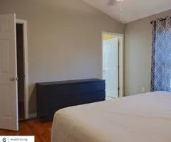 $945 / 4br - primary bedroom en suite, furnished